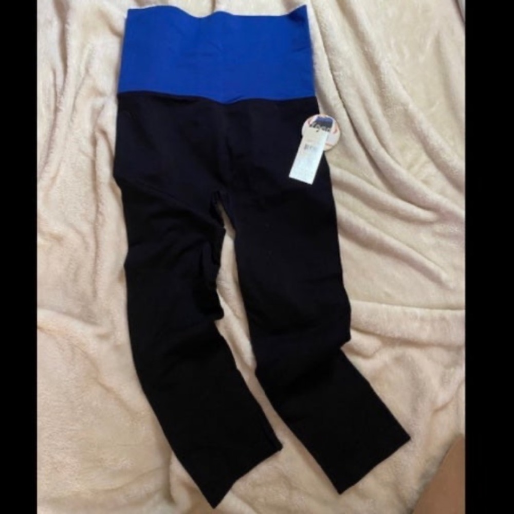 YOUNG USA - Cropped Spandex Leggings